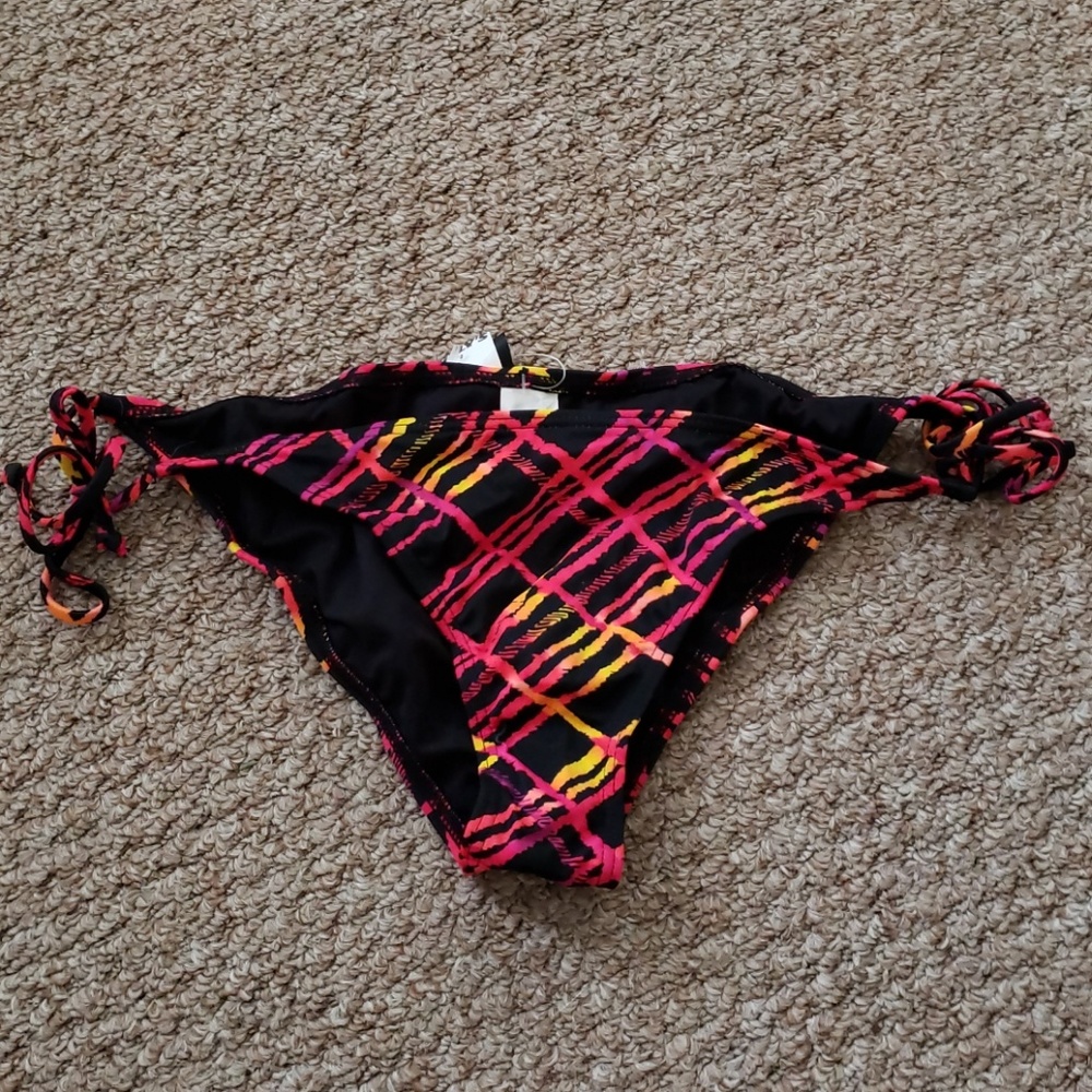 New Full Tilt string bottoms